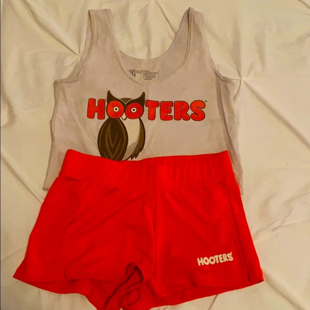 Hooters outfit (2)